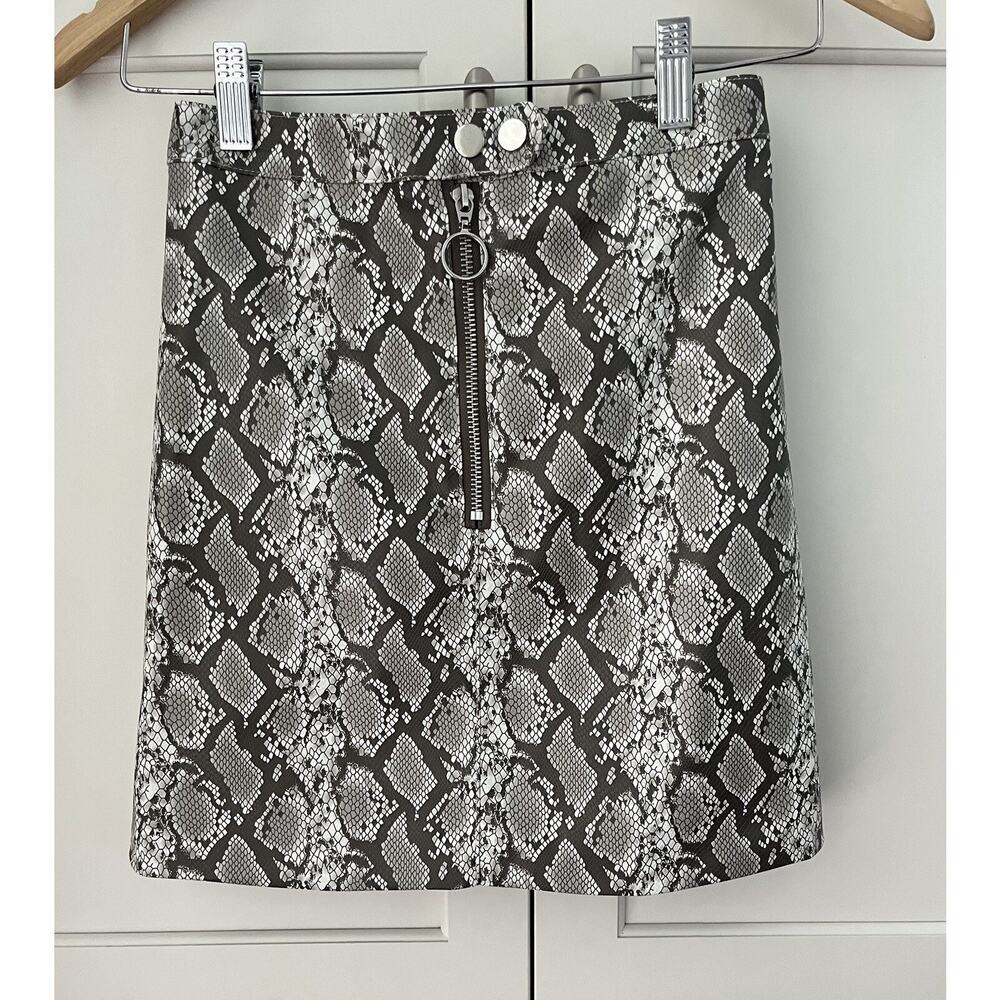 H&M Divided Mini Skirt faux leather Snakeskin print Size 0 grey NWOT